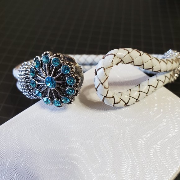 Ginger Snap/Interchangeable Button Snap Leather Noose Style Bracelet - Picture 5 of 7